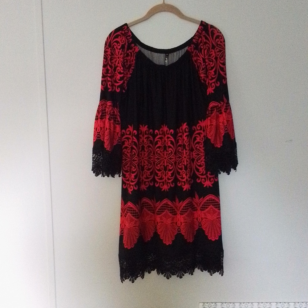 White Mark women's XL bell sleeve fuchsia/black dress